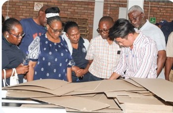 PaperTech official demonstrating the packaging process